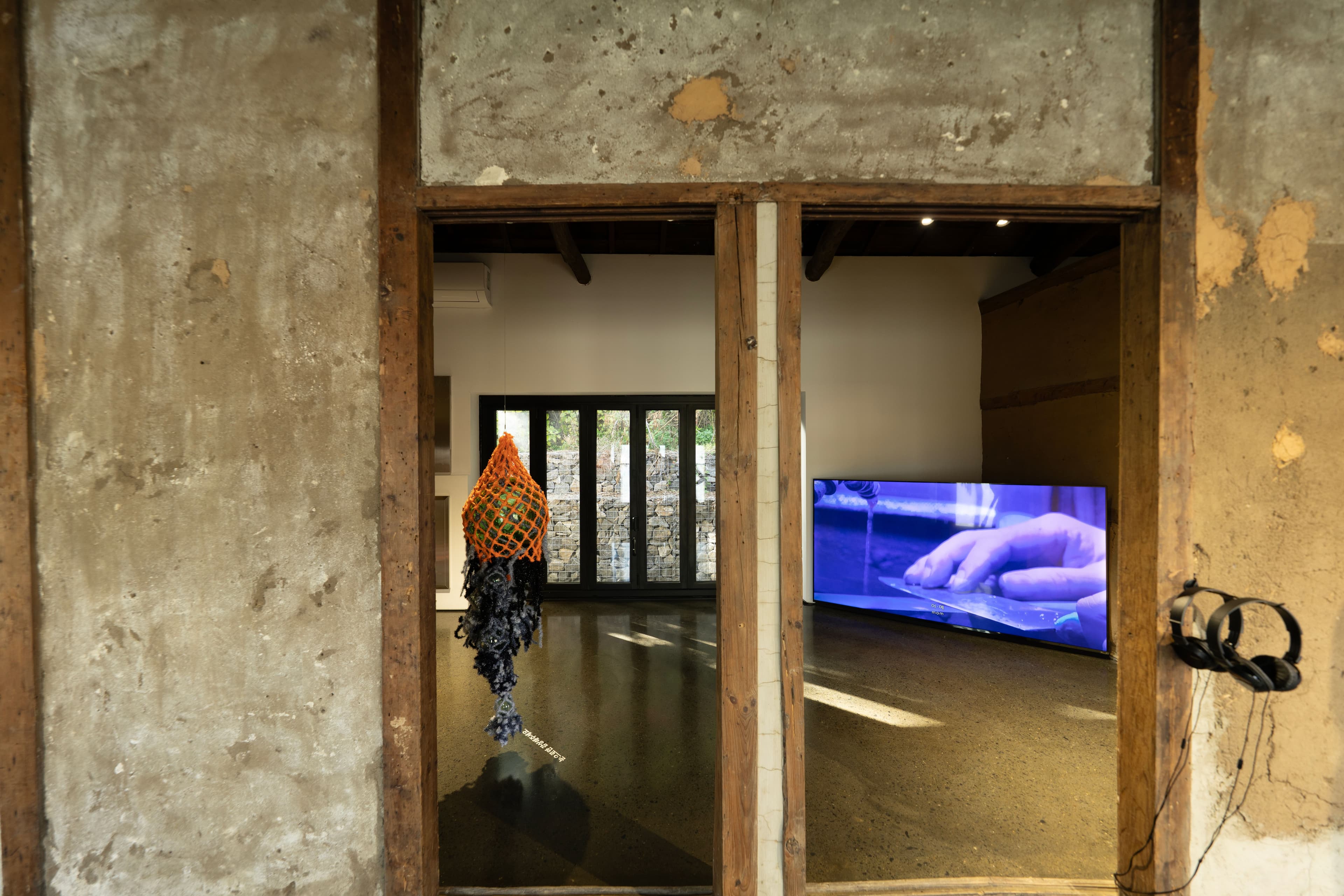 등을 타고 오는 목소리